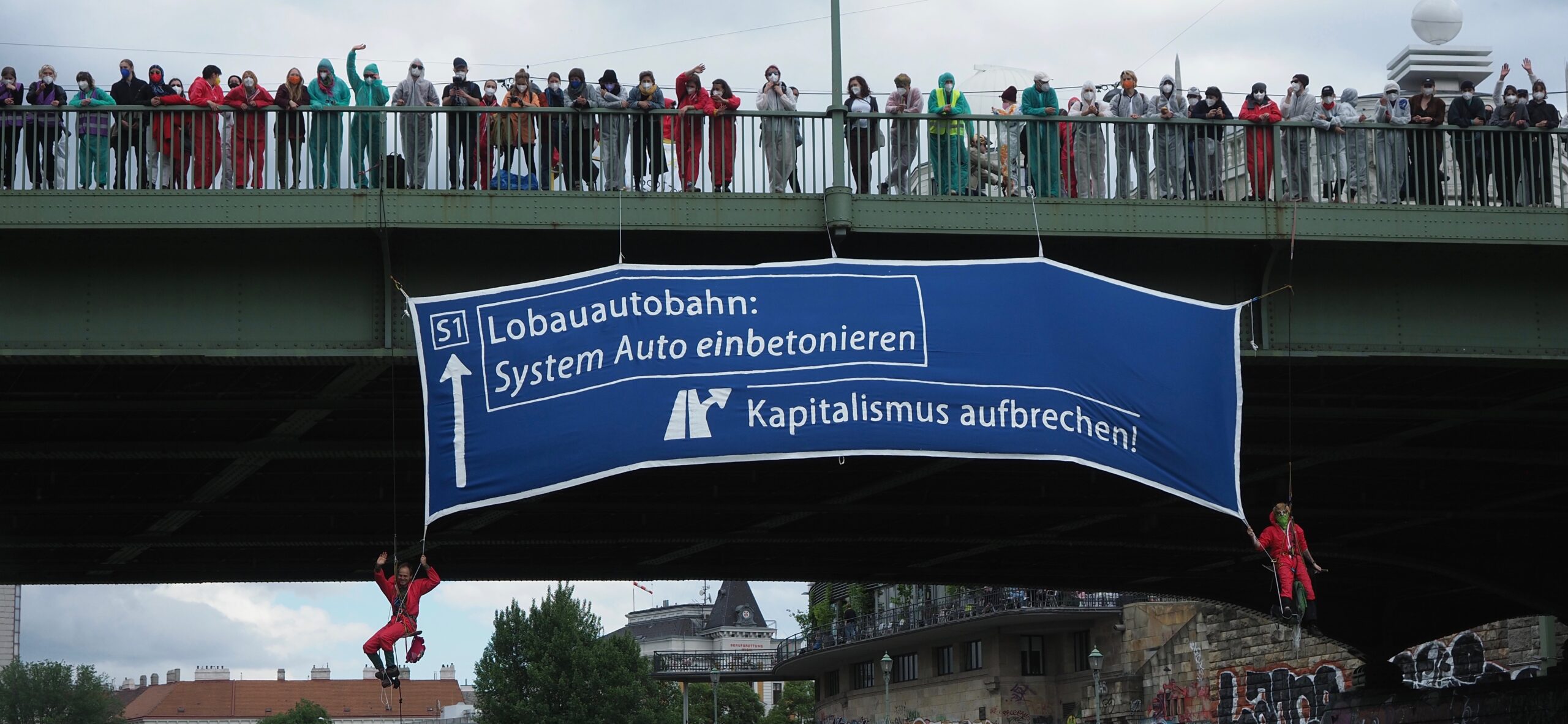 Foto Aktionstag Mai :Banner von Brücke