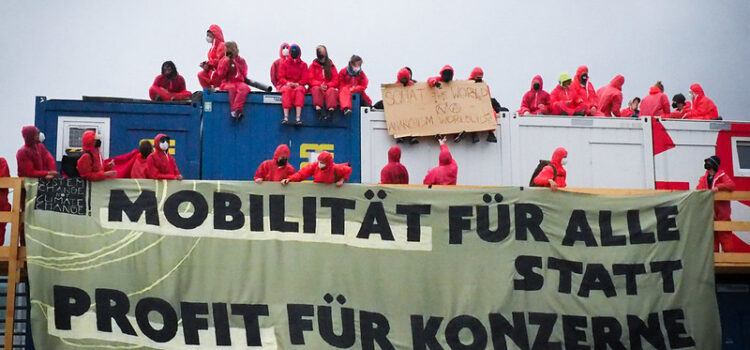 Aufstand vor Messehallen: Wieso „Lobau-Bleibt“ zu SPÖ-Parteitag zieht
