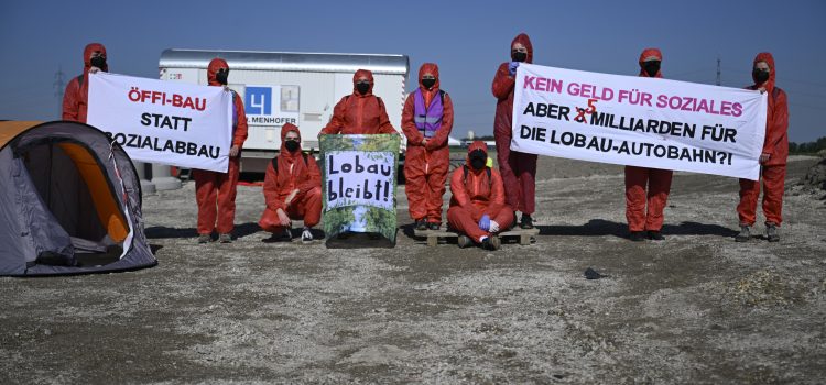 Presseaussendung: Lobau-Autobahn: Aktivist*innen blockieren die Vorarbeiten